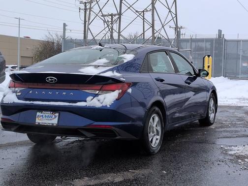 2022 Hyundai ELANTRA SE