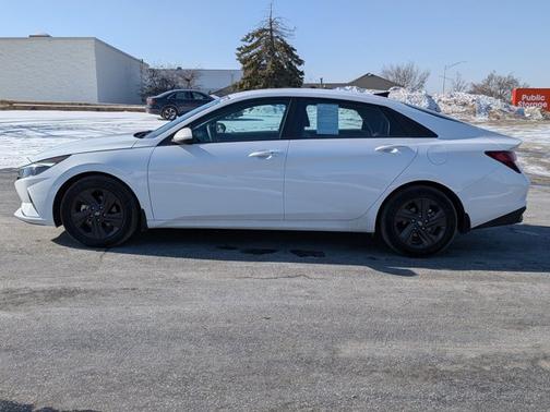 2023 Hyundai ELANTRA SEL