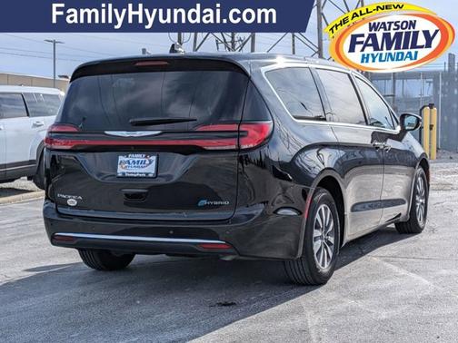 Diamond Black Crystal Pearlcoat 2024 Chrysler Pacifica Hybrid Select