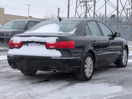 2010 Hyundai SONATA Limited