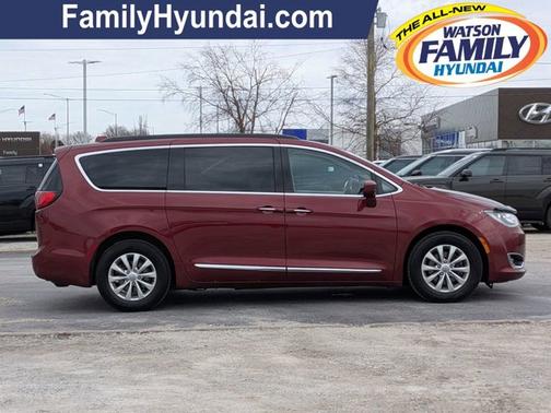Velvet Red Pearlcoat 2017 Chrysler Pacifica Touring-L