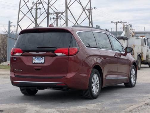 Velvet Red Pearlcoat 2017 Chrysler Pacifica Touring-L