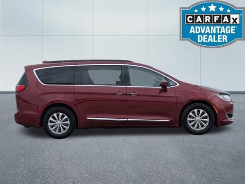 Velvet Red Pearlcoat 2017 Chrysler Pacifica Touring-L