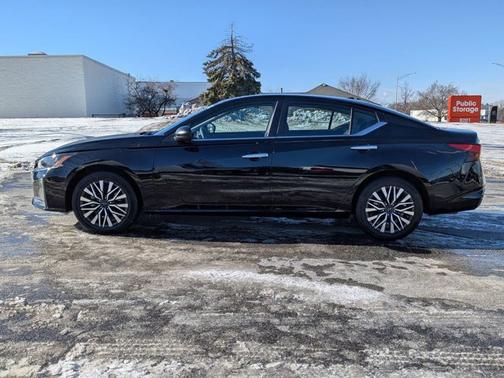 Super Black 2025 Nissan Altima SV