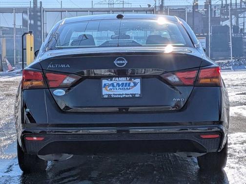 Super Black 2025 Nissan Altima SV