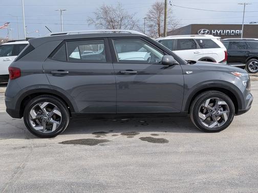 2025 Hyundai VENUE SEL