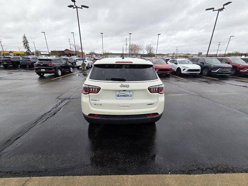 White Clearcoat 2018 Jeep Compass Latitude