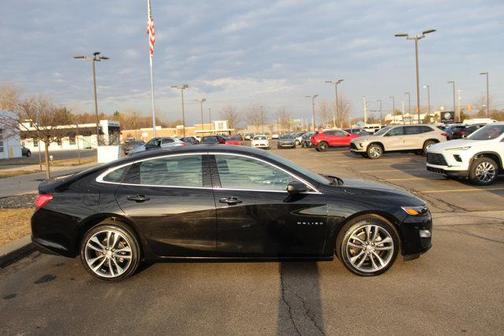 2022 Chevrolet Malibu FWD LT