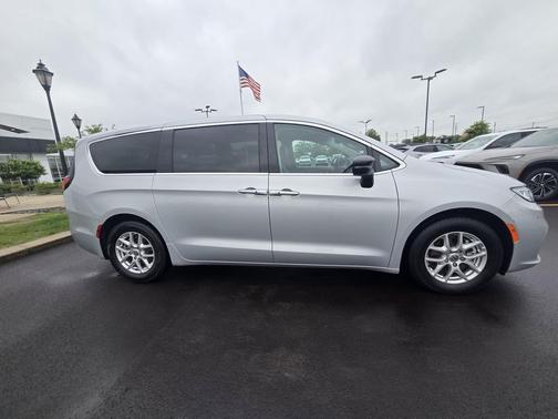 Silver Mist Clearcoat 2024 Chrysler Pacifica Touring L