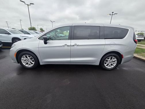 Silver Mist Clearcoat 2024 Chrysler Pacifica Touring L