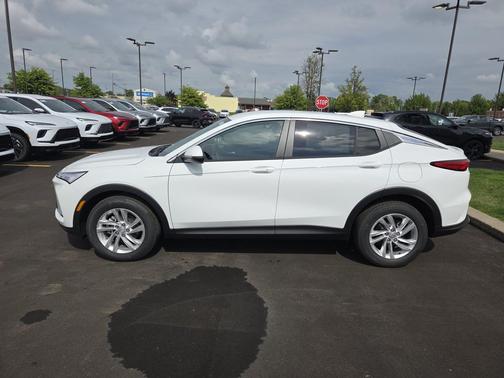 Summit White 2026 Buick Envista Preferred FWD