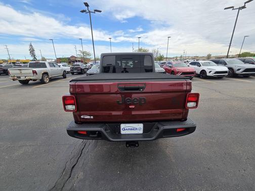 Snazzberry Pearlcoat 2021 Jeep Gladiator Willys 4x4