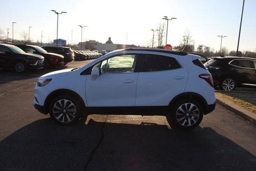 Summit White 2018 Buick Encore Preferred II