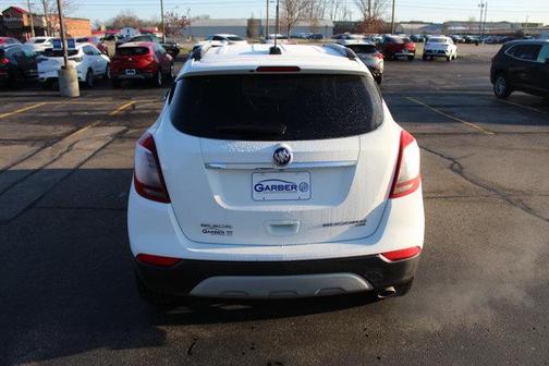 Summit White 2018 Buick Encore Preferred II