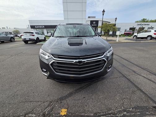 Graphite Metallic 2020 Chevrolet Traverse LT Cloth
