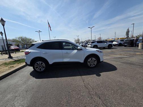 Oxford White 2022 Ford Escape SEL