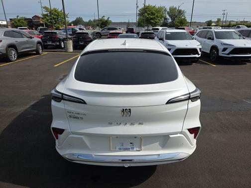 White Frost Tricoat 2026 Buick Envista Avenir FWD