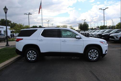 2021 Chevrolet Traverse LT Cloth