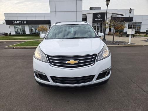 Summit White 2017 Chevrolet Traverse 1LT