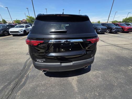 Mosaic Black Metallic 2023 Chevrolet Traverse LT Cloth
