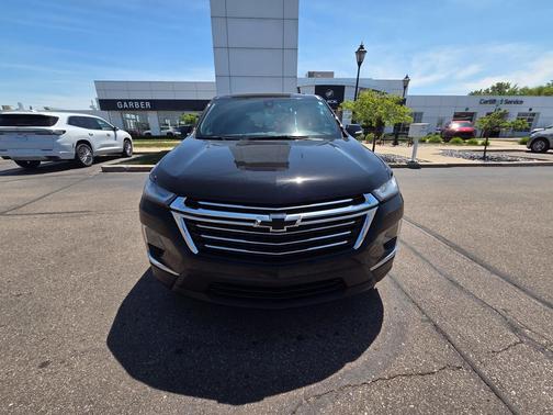 Mosaic Black Metallic 2023 Chevrolet Traverse LT Cloth