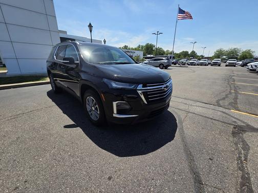 Mosaic Black Metallic 2023 Chevrolet Traverse LT Cloth