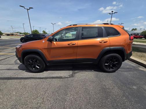 Mango Tango Pearlcoat 2016 Jeep Cherokee Trailhawk
