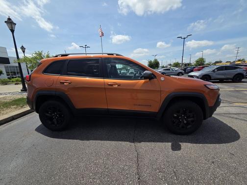 Mango Tango Pearlcoat 2016 Jeep Cherokee Trailhawk