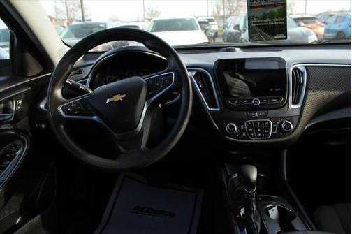 2022 Chevrolet Malibu FWD LT