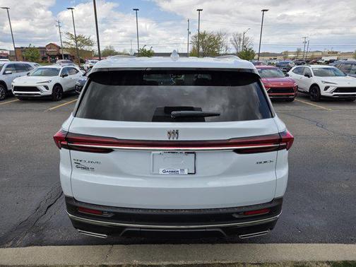 iridescent white tricoat 2026 Buick Enclave Preferred FWD