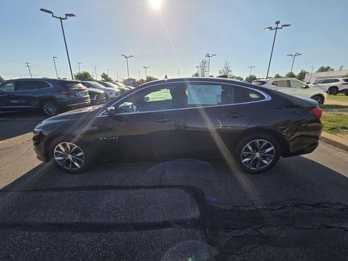 Mosaic Black Metallic 2024 Chevrolet Malibu FWD 1LT