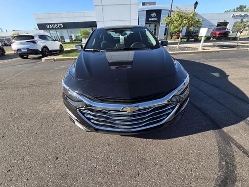 Mosaic Black Metallic 2024 Chevrolet Malibu FWD 1LT
