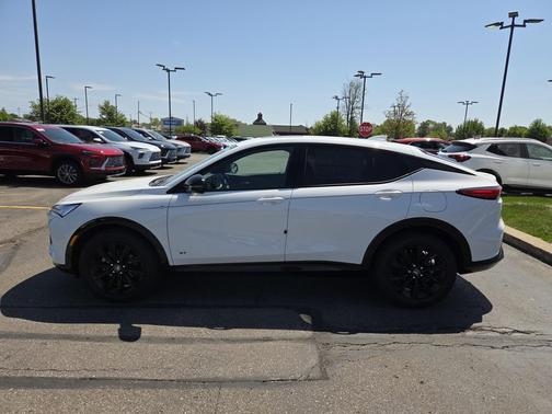 Summit White 2026 Buick Envista Sport Touring FWD