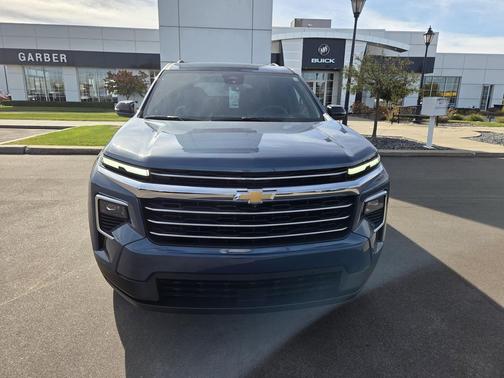 Lakeshore Blue Metallic 2025 Chevrolet Traverse LT