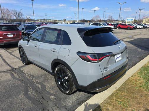 Urban Gray Pearl 2024 Honda HR-V AWD Sport
