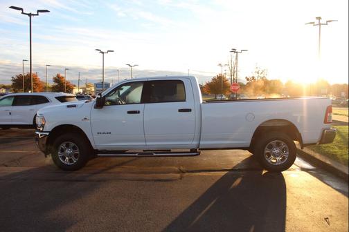 2024 RAM 3500 Big Horn Crew Cab 4x4 8' Box