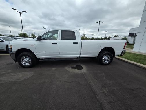 Bright White Clearcoat 2022 RAM 2500 Tradesman Crew Cab 4x4 8' Box