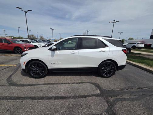 Iridescent Pearl Tricoat 2022 Chevrolet Equinox AWD RS
