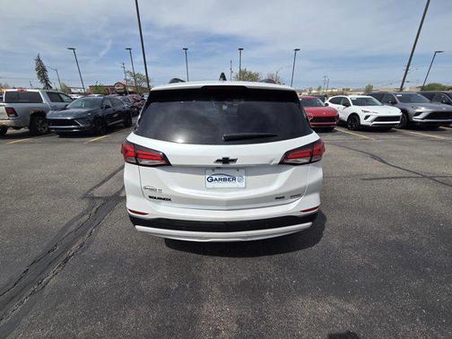Iridescent Pearl Tricoat 2022 Chevrolet Equinox AWD RS