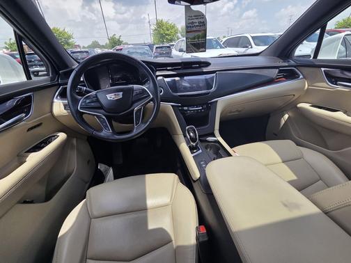 Crystal White Tricoat 2018 Cadillac XT5 Luxury