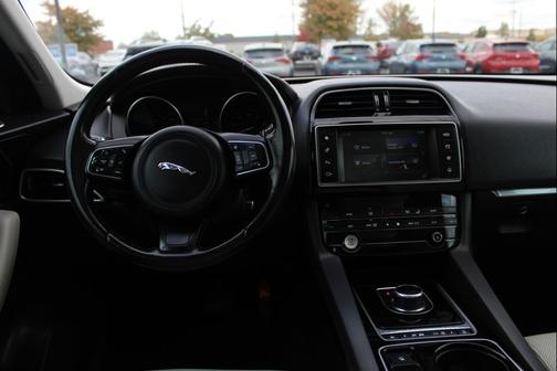2017 Jaguar F-PACE 35t Prestige