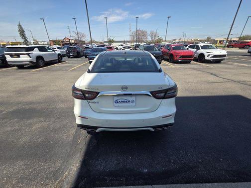 Pearl White TriCoat 2023 Nissan Maxima SL