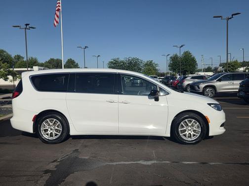 Bright White Clearcoat 2024 Chrysler Voyager LX