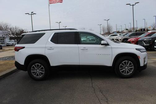 Summit White 2022 Chevrolet Traverse LT Cloth