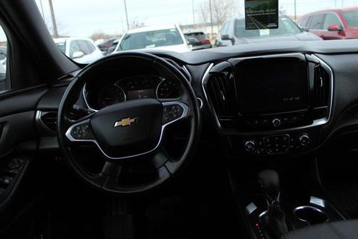 Summit White 2022 Chevrolet Traverse LT Cloth