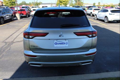 2024 Mitsubishi Outlander SE