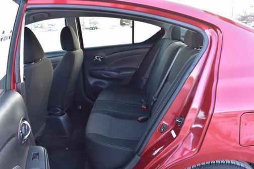 Cayenne Red Metallic 2019 Nissan Versa 1.6 SV