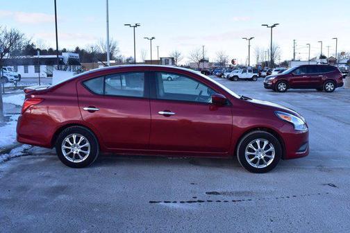 Cayenne Red Metallic 2019 Nissan Versa 1.6 SV