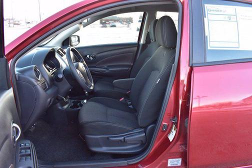 Cayenne Red Metallic 2019 Nissan Versa 1.6 SV