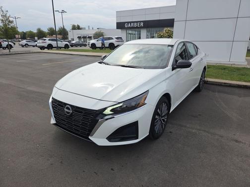 Glacier White 2025 Nissan Altima SV AWD
